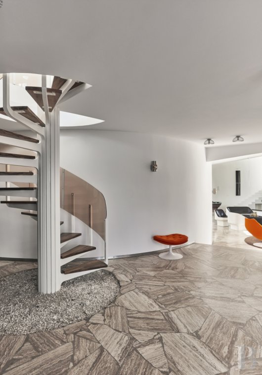 An architect-designed villa built in the 1970s near Arles, in Bouches-du-Rhône - photo  n°9